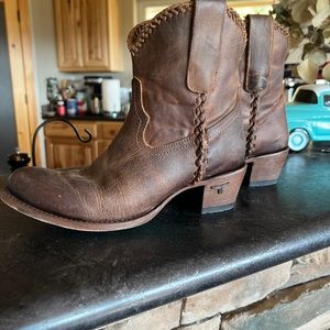 Women’s Lane leather boots.